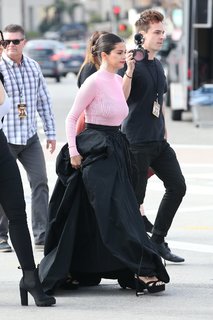 Selena Gomez feet photo thumbnail