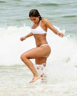 Anitta feet photo thumbnail