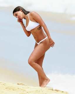 Anitta feet photo thumbnail