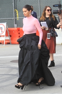 Selena Gomez feet photo thumbnail