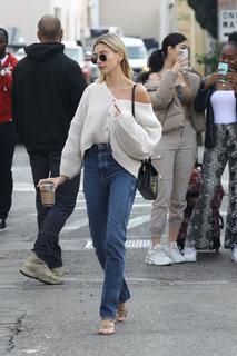 Hailey Bieber feet photo thumbnail