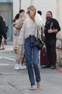 Hailey Bieber feet photo thumbnail