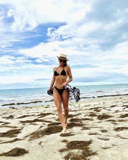 Lívia Andrade feet photo thumbnail