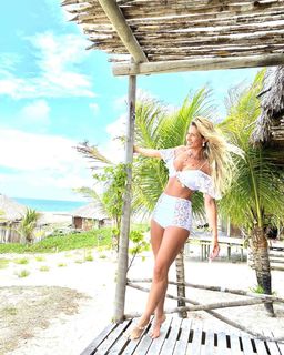 Lívia Andrade feet photo thumbnail