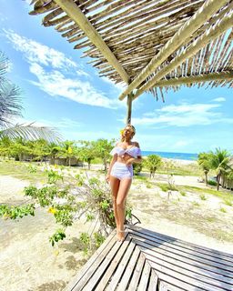 Lívia Andrade feet photo thumbnail