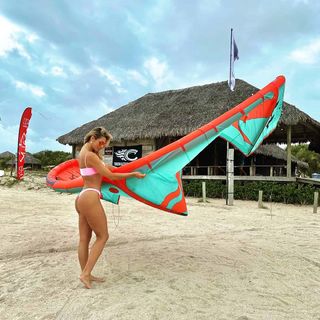 Lívia Andrade feet photo thumbnail