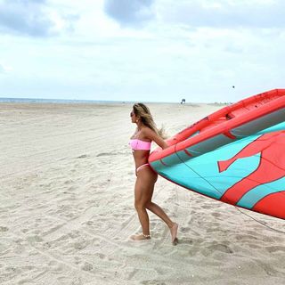 Lívia Andrade feet photo thumbnail