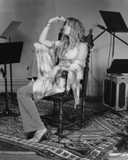 Joss Stone feet photo thumbnail