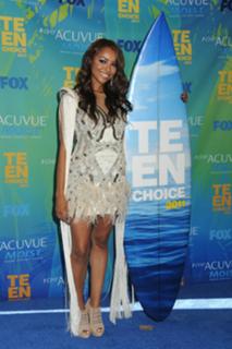 Kat Graham feet photo thumbnail