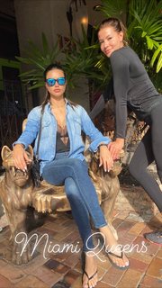 Adriana Lima feet photo thumbnail