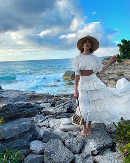 Olivia Culpo feet photo thumbnail