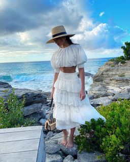 Olivia Culpo feet photo thumbnail