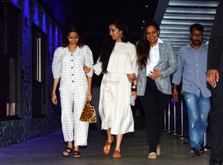 Shraddha Kapoor feet photo thumbnail
