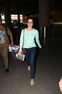 Shraddha Kapoor feet photo thumbnail