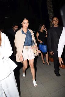 Shraddha Kapoor feet photo thumbnail