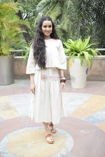 Shraddha Kapoor feet photo thumbnail