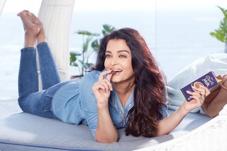 Aishwarya Rai Bachchan feet photo thumbnail