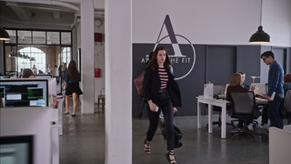 Anne Hathaway feet photo thumbnail