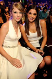 Ashley Greene feet photo thumbnail
