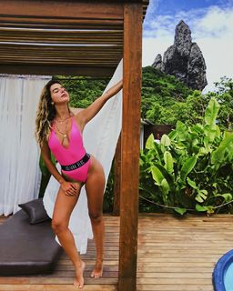 Giovanna Lancellotti feet photo thumbnail