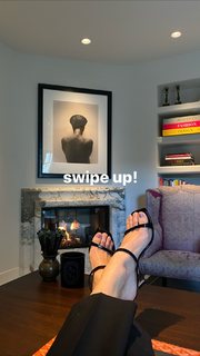 Kendall Jenner feet photo thumbnail
