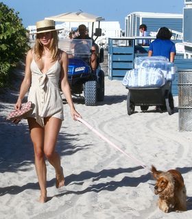 Kimberley Garner feet photo thumbnail