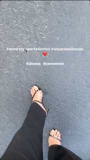 Kendall Jenner feet photo thumbnail