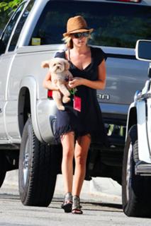 Ashley Tisdale feet photo thumbnail