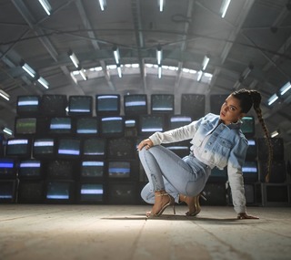 Noa Kirel feet photo 4