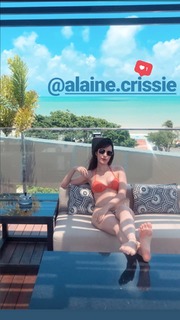 Alaine Crissiê feet photo thumbnail