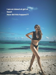 Xenia Tchoumitcheva feet photo thumbnail