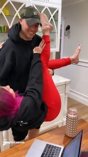 Gabbie Hanna feet photo thumbnail