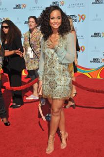 Alicia Keys feet photo thumbnail