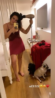 Kéfera Buchmann feet photo thumbnail