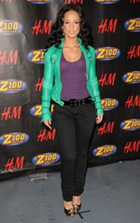 Alicia Keys feet photo thumbnail