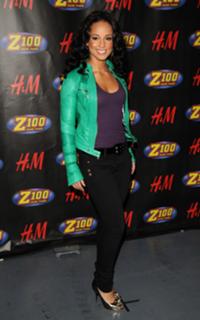 Alicia Keys feet photo thumbnail
