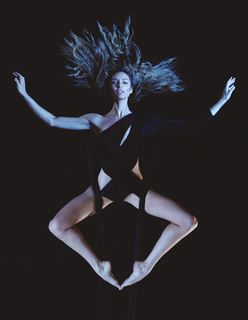 Candice Swanepoel feet photo thumbnail