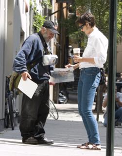 Katie Holmes feet photo thumbnail