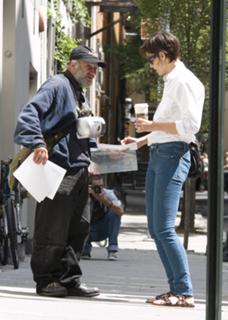 Katie Holmes feet photo thumbnail