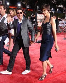 Katie Holmes feet photo thumbnail