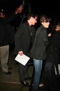 Katie Holmes feet photo thumbnail