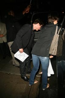 Katie Holmes feet photo thumbnail