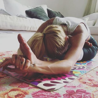 Nicole Neumann feet photo thumbnail