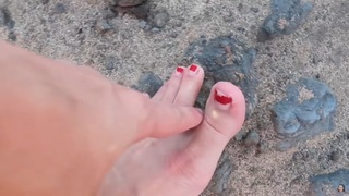 Colleen Ballinger feet photo thumbnail