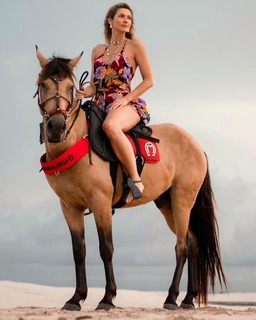 Lívia Andrade feet photo thumbnail