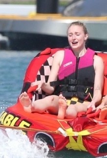 Sophie Turner feet photo thumbnail