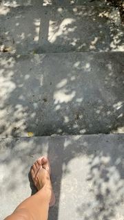Kino MacGregor feet photo thumbnail