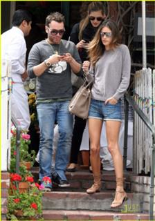 Alessandra Ambrosio feet photo thumbnail