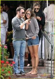 Alessandra Ambrosio feet photo thumbnail