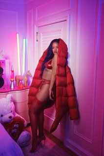 Rihanna feet photo thumbnail